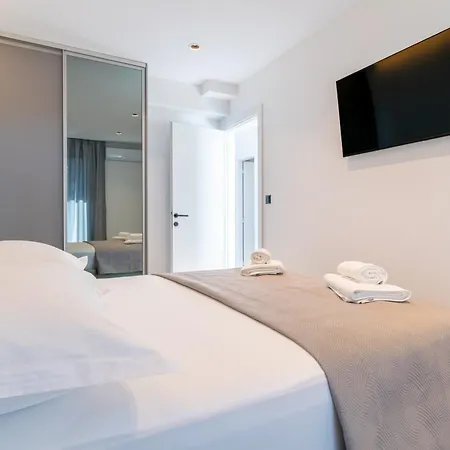 Apartment Pino Baska Voda